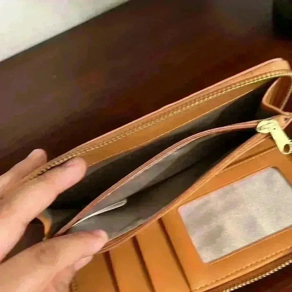 Brand new Mark and Graham wallet - Picture 9 of 9